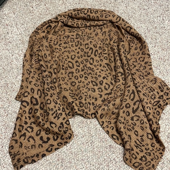 New bcbg sweater vest/poncho - Picture 8 of 8